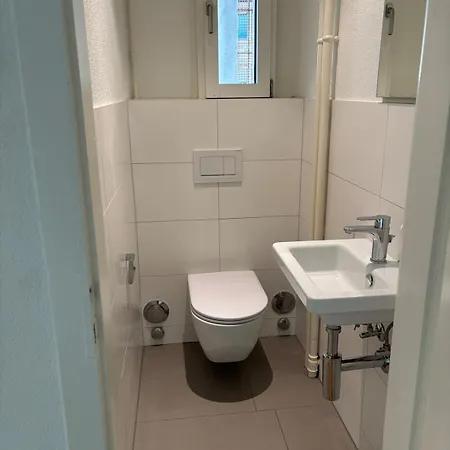 2br With Superbe Transit Access - Tilia 21 *